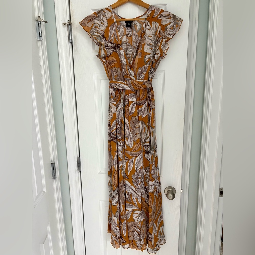 Chic Leaf Print Maxi Dress in Mustard
